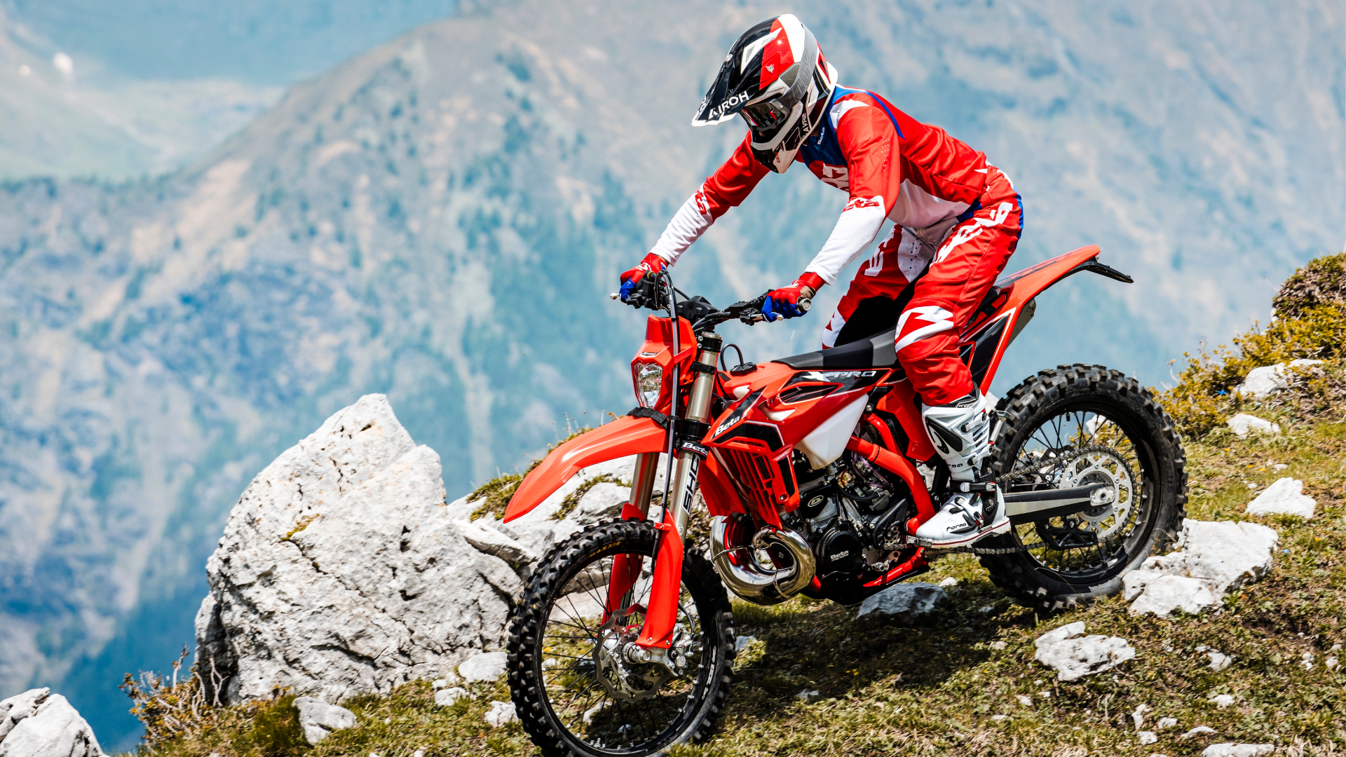 RR X-PRO 2T 200, vista editorial 1