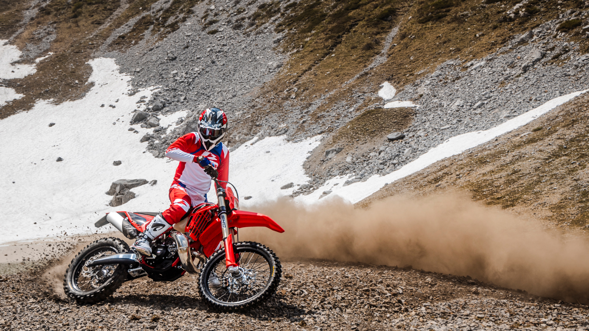 RR X-PRO 2T 200, vista editorial 3