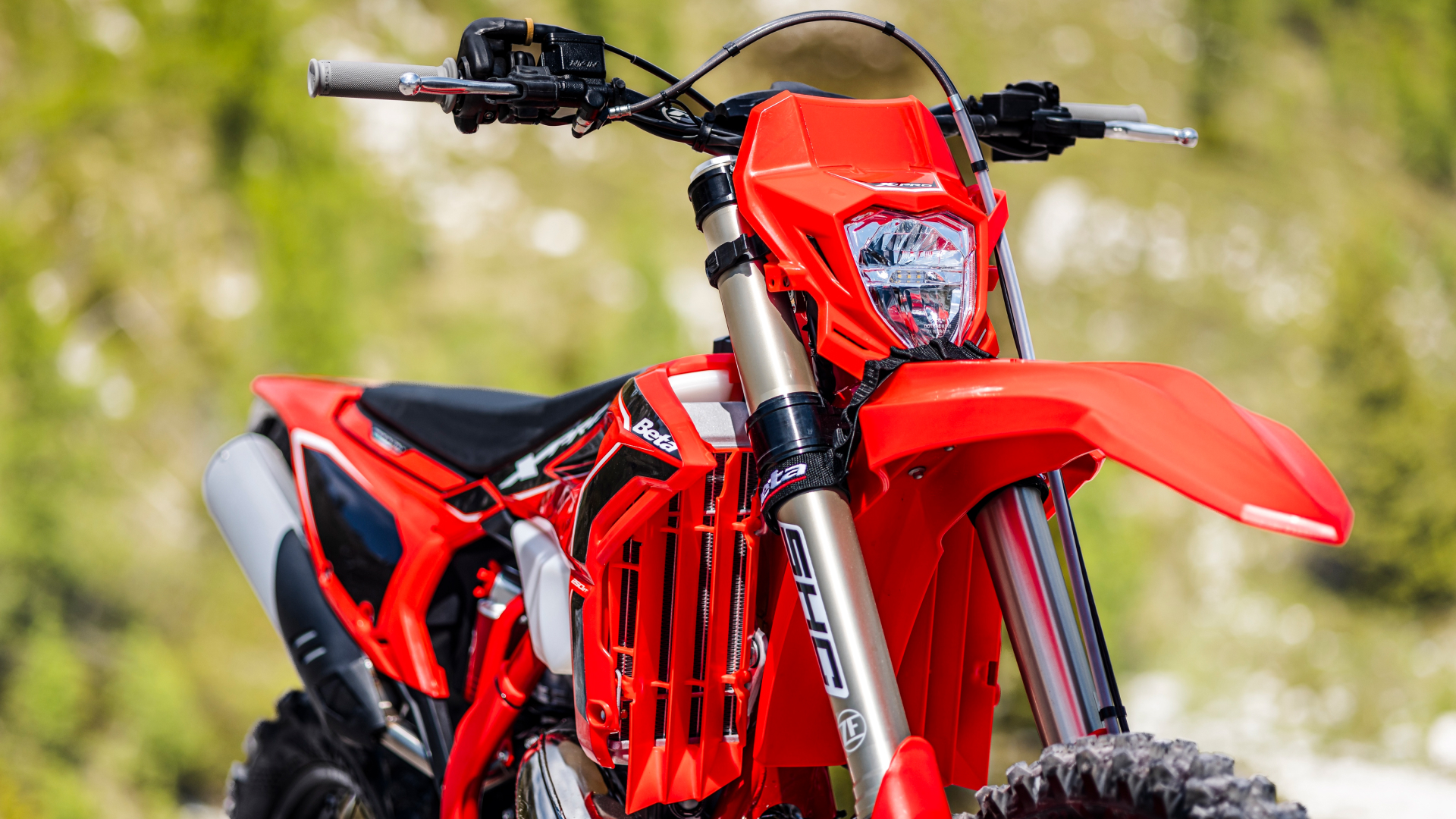 RR X-PRO 2T 200, vista editorial 4