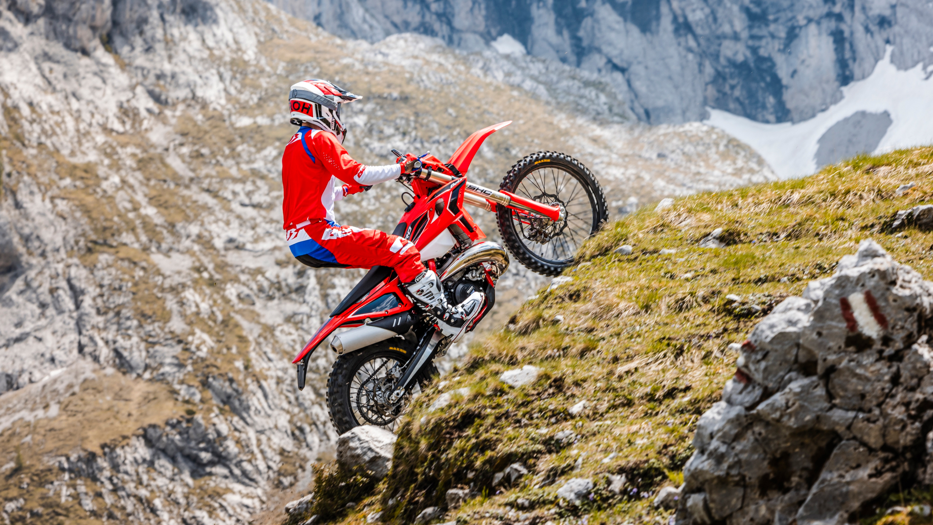 RR X-PRO 2T 250 en acción 1