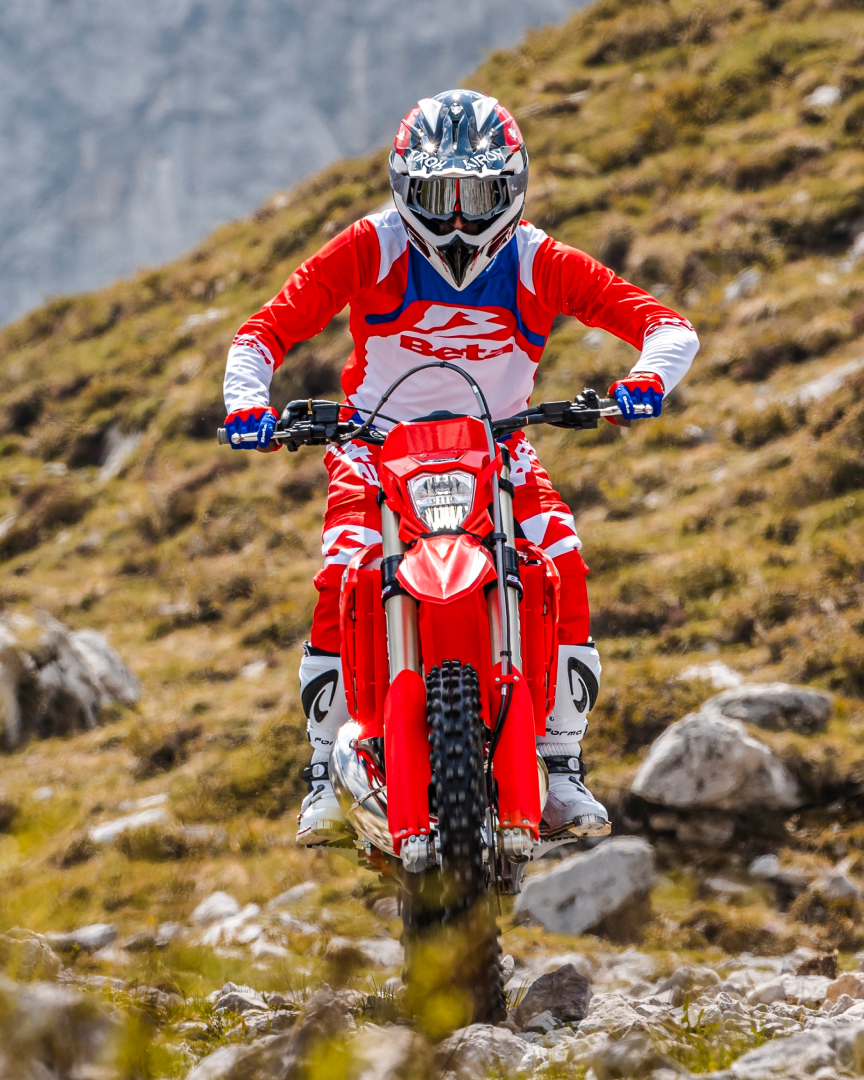 RR X-PRO 2T 250 en acción 2