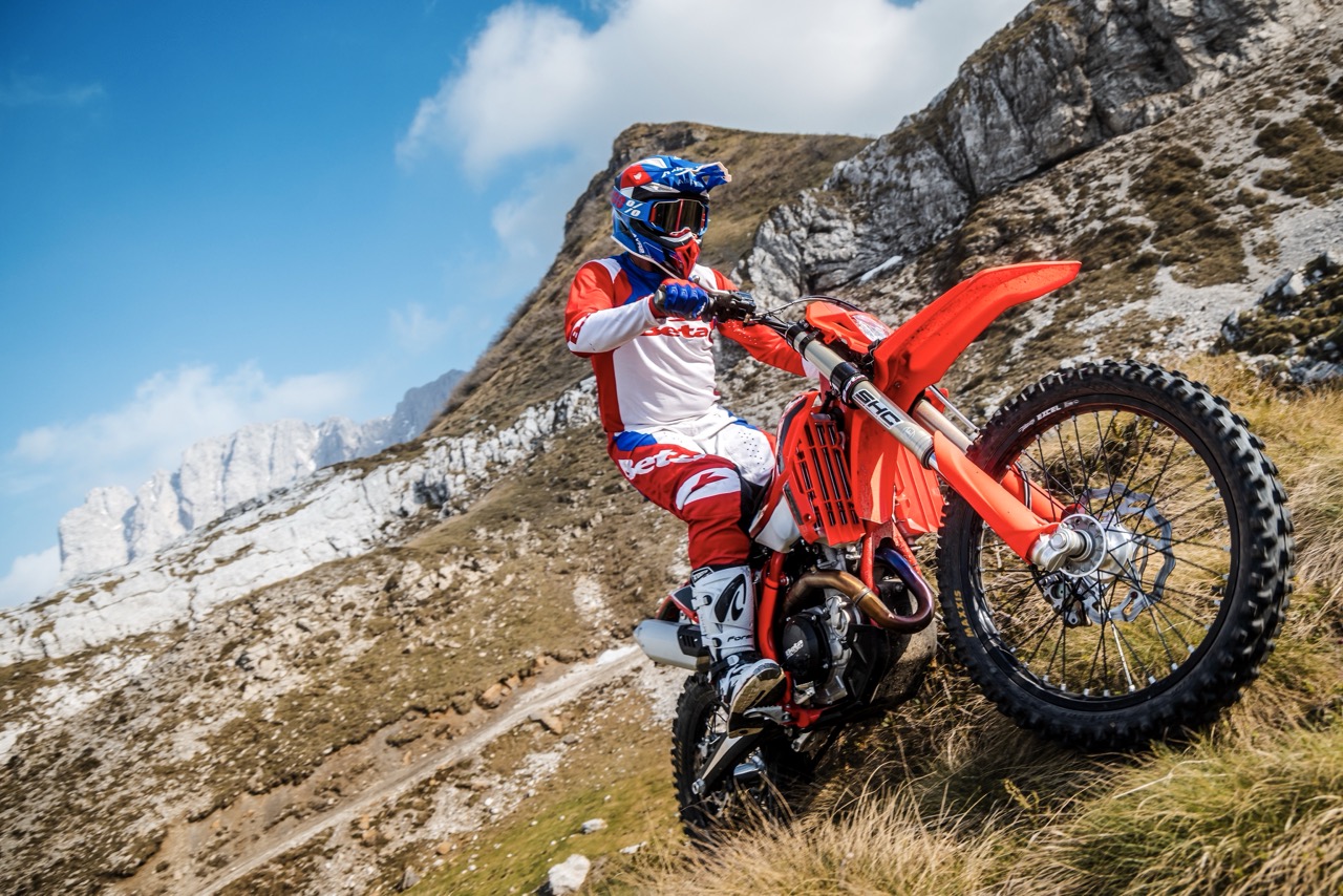 RR X-PRO 4T 350, vista editorial 3