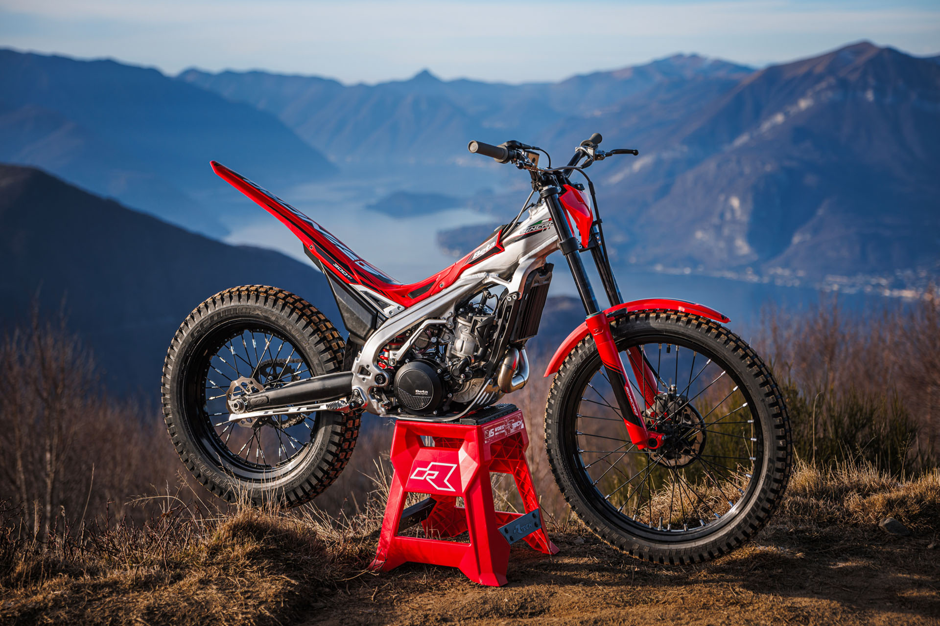 SINCRO 2T 300 SS, vista editorial 4