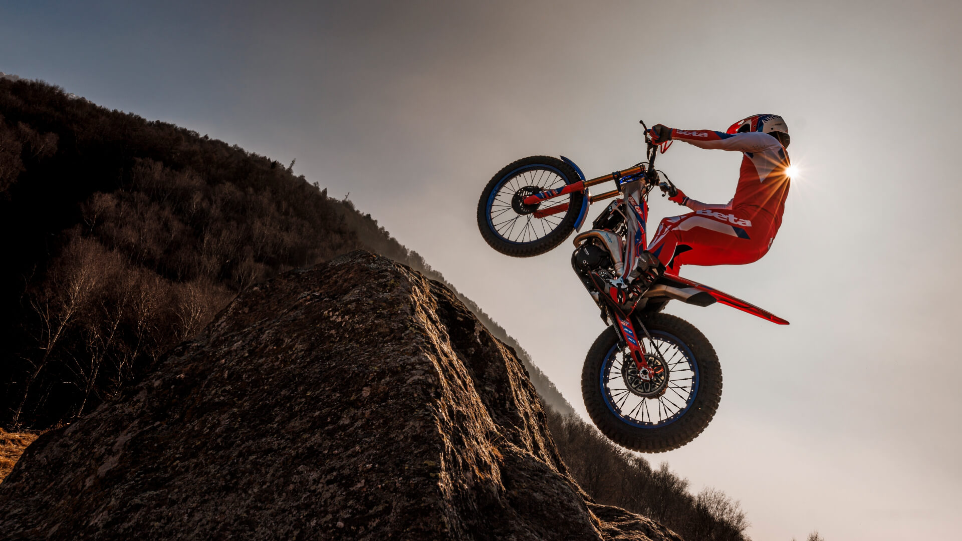 SINCRO FACTORY 2T 300, vista editorial 1